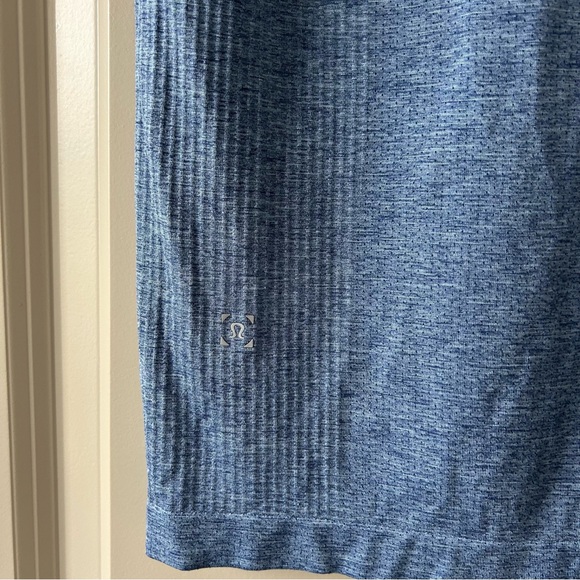 Men’s LuluLemon Shirt - Picture 7 of 8